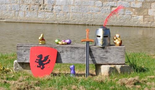 The eggs hunts at fairy Mélusine castle, family visit, tourist visit, visit with children, field trips, medieval theme park for children, Easter day near Rochefort, Royan, Fouras, Saintes, La Rochelle, Ile d'Oléron, Aix, in Charente-Maritime.